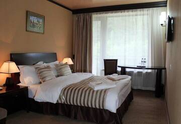 Фото номера Семейный номер Отель Best Western Plus Paradise Hotel Dilijan г. Дилижан 3