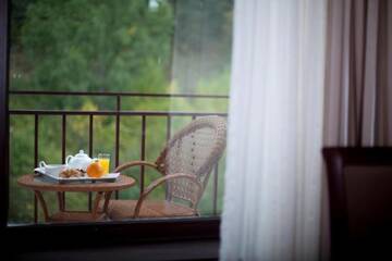 Фото номера Улучшенный номер с кроватью размера «king-size» Отель Best Western Plus Paradise Hotel Dilijan г. Дилижан 5