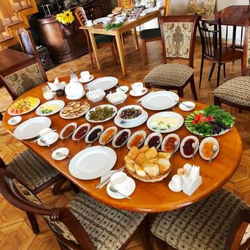 Фото номера Семейный номер (для 2 взрослых и 1 ребенка) с балконом Отель Casanova Inn - Boutique Hotel г. Дилижан 17